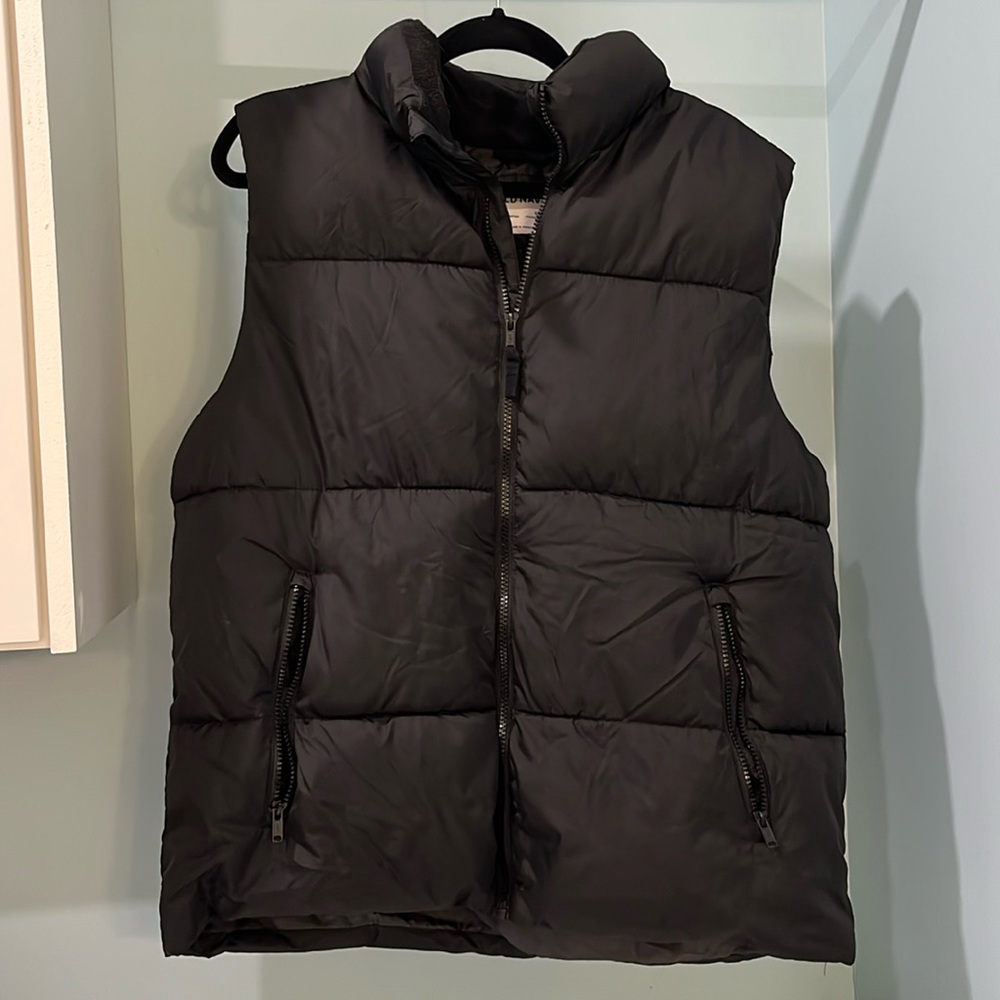 Men’s large black vest-
